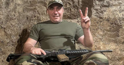 Sandim Riekstiņam iepriekš nav bijis nekādu zināšanu par militāro jomu, tagad tas mainījies.