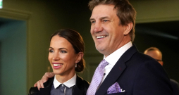 Bijušais hokejists Sandis Ozoliņš ar sievu Inu piedalās grāmatas "Kirovs Lipmans. Dzīvestāsts" atklāšanas pasākumā restorānā "White House".
