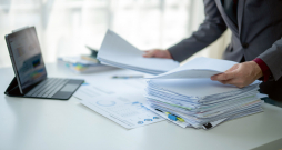 Ja jāiesniedz papīra formā parakstīts līgums, to ieskenēju un pievienoju apliecinājumu, ka kopija ir pareiza. Ja jāiesniedz papīra formā parakstīts līgums, to ieskenēju un pievienoju apliecinājumu, ka kopija ir pareiza.