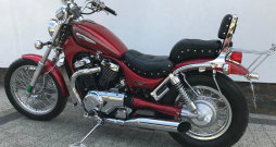 Suzuki VS800 Intruder. Ilustratīvs attēls. 