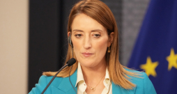 Eiropas Parlamenta priekšsēdētāja Roberta Metsola piedalās preses konferencē pēc tikšanās ar Ministru prezidenti Ministru kabinetā.
