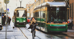 Vidēji gada laikā avārijās Helsinkos mirst 4–6 cilvēkiu. Izņēmums nebūs arī šis gads, lai arī vēl vasaras vidū somiem bija pamats cerēt uz ievērojamiem uzlabojumiem šajā statistikā.