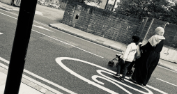 Lielbritānija, Londona. Migrantu kopienas mijiedarbojas ar vietējiem iedzīvotājiem Whitechapel rajonā.