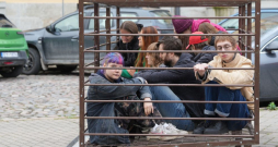 Dzīvnieku aizsardzības akcija "Nedēļa sprostā", kuras mērķis irbija mudināt Saeimu aizliegt dējējvistu turēšanu sprostos Latvijā. Akcija notika no 18. līdz 25. septembrim.
