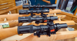 Lieliski tēmēkļi medībām ar dzinējiem: Vector Optics Continental sērija.