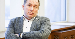 Vēlēšanu sistēmas izmaiņu projekts, ko piedāvā jaunā politiskā kustība, ir izstrādāts Saeimas deputāta Didža Šmita vadībā. Viņš, pētot ārvalstu pieredzi, izvēlējies modeli, kas tuvs Īrijas un Maltas sistēmai.