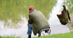 Nevajadzētu vienkārši sēdēt un skatīties uz ūdeni, ja zivis nemaz neķeras, – kaut kas jāmaina. Nevajadzētu vienkārši sēdēt un skatīties uz ūdeni, ja zivis nemaz neķeras, – kaut kas jāmaina.