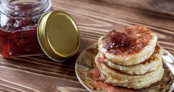 Biezpiena un krēmsiera plācenīši. Biezpiena un krēmsiera plācenīši.