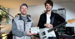 "Esam iecerējuši ar laiku uzbūvēt lielāku uzņēmumu un ieiet arī citās elektronisko mūzikas instrumentu tirgus nišās. Mūsu ambīcija ir pēc pieciem līdz septiņiem gadiem kļūt par vienu no vadošajiem Eiropas ģitāras pedāļu ražošanas uzņēmumiem, kura apgrozījums sasniedz padsmit miljonus eiro gadā," neslēpj "Mentha Works" līdzīpašnieki Matīss Tazāns un Toms Lazdovskis.