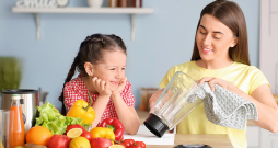 Lai virtuves kombains kalpotu ilgi, svarīgi vienmēr to rūpīgi iztīrīt. Lai virtuves kombains kalpotu ilgi, svarīgi vienmēr to rūpīgi iztīrīt.