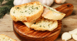 Ķiploku maizītes. Ķiploku maizītes.