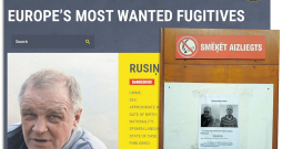 Leons Rusiņš joprojām ir policijas meklēšanā – attēlā pa labi fotogrāfija kādā no telpām ēkā, kur atrodas Bauskas policija, tiesa un prokuratūra. Viņš ir arī Eiropas visvairāk meklēto noziedznieku sarakstā – viņa vārds un foto ir publicēts Eiropas Savienības dalībvalstu izveidotā noziedznieku meklēšanas komandu tīkla ENFAST vietnē "eumostwanted.eu". Leons Rusiņš joprojām ir policijas meklēšanā – attēlā pa labi fotogrāfija kādā no telpām ēkā, kur atrodas Bauskas policija, tiesa un prokuratūra. Viņš ir arī Eiropas visvairāk meklēto noziedznieku sarakstā – viņa vārds un foto ir publicēts Eiropas Savienības dalībvalstu izveidotā noziedznieku meklēšanas komandu tīkla ENFAST vietnē "eumostwanted.eu".