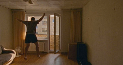 Kadrs no "Riga IFF" uzvarētājas – Vitauta Katkus spēlfilmas "Viesis". Kadrs no "Riga IFF" uzvarētājas – Vitauta Katkus spēlfilmas "Viesis".