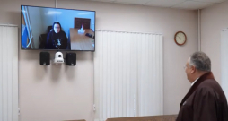 Sandra Reinikova piedalās tiesas sēdē.  Sandra Reinikova piedalās tiesas sēdē.