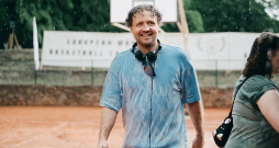 Dzintars Dreibergs: "Es tiešām primāri taisu filmas mums pašiem. Protams, ja šis stāsts tālāk aizies pasaulē, būšu ļoti pagodināts." Dzintars Dreibergs: "Es tiešām primāri taisu filmas mums pašiem. Protams, ja šis stāsts tālāk aizies pasaulē, būšu ļoti pagodināts."