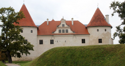 No Bauskas pils torņa var virtuāli izsekot pils celtniecībai vairāku gadsimtu garumā.