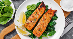 Laša fileja ar spinātiem.