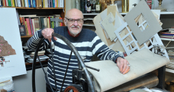 Gunārs Krollis (1932), grafiķis.