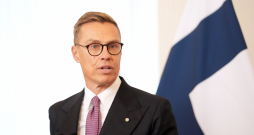 Somijas prezidents Aleksandrs Stubs piedalās preses konferencē pēc tikšanās ar Latvijas prezidentu Rīgas pilī.