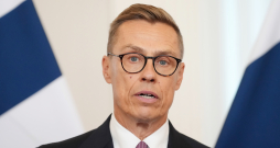 Somijas prezidents Aleksandrs Stubs piedalās preses konferencē pēc tikšanās ar Latvijas prezidentu Rīgas pilī.