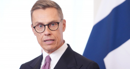Somijas prezidents Aleksandrs Stubs piedalās preses konferencē pēc tikšanās ar Latvijas prezidentu Rīgas pilī.