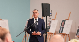 Domnīca LaSER valdes priekšsēdētājs Daunis Auers. Domnīca LaSER valdes priekšsēdētājs Daunis Auers.