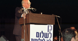 Ichāks Rabins mītiņā, pēc kura tika nogalināts.