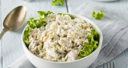 Selerijas un vistas salāti. Selerijas un vistas salāti.