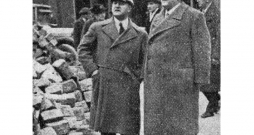 K. Ulmanis novērtē Doma laukuma bruģēšanu 1935. gada novembrī.