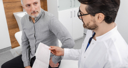 Rūpējoties par sirds veselību, pie kardiologa vai ģimenes ārsta jākonsultējas visiem vīriešiem ap 40 un sievietēm ap 50 gadiem. Rūpējoties par sirds veselību, pie kardiologa vai ģimenes ārsta jākonsultējas visiem vīriešiem ap 40 un sievietēm ap 50 gadiem.