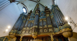 "E. F. Walcker & Co" 1883./1884. gadā būvētās Rīgas Doma ērģeles ir vēlīnā romantisma perioda ērģeļbūves augstāko sasniegumu paraugs, kuram grūti atrast līdzvērtīgu Eiropā. Grandiozā instrumenta konstrukcija ir 25 m augsta, 11 m plata un 10 m dziļa. Ērģelēm ir 6718 stabules, kas izvietotas uz 26 vējlādēm. "E. F. Walcker & Co" 1883./1884. gadā būvētās Rīgas Doma ērģeles ir vēlīnā romantisma perioda ērģeļbūves augstāko sasniegumu paraugs, kuram grūti atrast līdzvērtīgu Eiropā. Grandiozā instrumenta konstrukcija ir 25 m augsta, 11 m plata un 10 m dziļa. Ērģelēm ir 6718 stabules, kas izvietotas uz 26 vējlādēm.