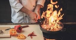 Uz Daugavpils ķīniešu restorānu strādāt uzaicinātais Huangs nodarbināts ilgas darba stundas, arī solītais atalgojums nav saņemts. Uz Daugavpils ķīniešu restorānu strādāt uzaicinātais Huangs nodarbināts ilgas darba stundas, arī solītais atalgojums nav saņemts.