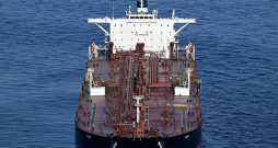 Oktobra izskaņā ES Ārlietu sanāksmē Luksemburgā izskatītajā ziņojumā minēts, ka Krievijas "ēnu flotē" jau iesaistīti līdz pat 1400 kuģu, kas atbalsta agresorvalsts kara ekonomiku. Oktobra izskaņā ES Ārlietu sanāksmē Luksemburgā izskatītajā ziņojumā minēts, ka Krievijas "ēnu flotē" jau iesaistīti līdz pat 1400 kuģu, kas atbalsta agresorvalsts kara ekonomiku.