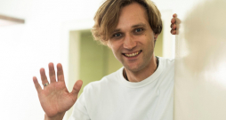 Jaunais talantīgais latviešu tenors Mārtiņš Šmaukstelis: “Man ir ļoti liels respekts pret operdziedātāja profesiju un cilvēkiem, kas
tajā darbojas. Jaunais talantīgais latviešu tenors Mārtiņš Šmaukstelis: “Man ir ļoti liels respekts pret operdziedātāja profesiju un cilvēkiem, kas
tajā darbojas.