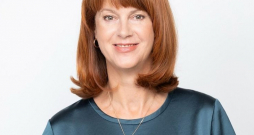 Biedrības "Zemnieku saeima" valdes priekšsēdētāja vietniece Maira Dzelzkalēja-Burmistre: "Latvijā raža ir jānovāc ļoti īsā laika sprīdī, aptuveni 10–14 dienās, līdz ar to tehnikai ir jābūt ļoti jaudīgai. Ja to nespējam izdarīt, tad teju vai garantēts, ka daļu ražas nāksies zaudēt krusas, vētras vai lietavu dēļ."