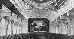 Rīgas Latviešu amatnieku palīdzības biedrības zāle 20. gs. sākumā.