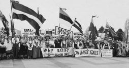 Demonstrācijas Austrālijā notika stratēģiski bieži un neatlaidīgi 16 mēnešu garumā, protestējot pret Baltijas valstu inkorporācijas Padomju Savienībā "de jure" pieņemšanu. Demonstrācijas Austrālijā notika stratēģiski bieži un neatlaidīgi 16 mēnešu garumā, protestējot pret Baltijas valstu inkorporācijas Padomju Savienībā "de jure" pieņemšanu.