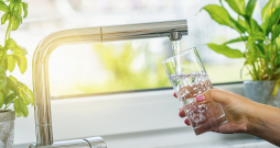 Minimālās prasības ūdens tīrībai, lai tas būtu derīgs dzeršanai, reglamentē īpaši Ministru kabineta noteikumi Nr. 235 "Dzeramā ūdens obligātās nekaitīguma un kvalitātes prasības". Minimālās prasības ūdens tīrībai, lai tas būtu derīgs dzeršanai, reglamentē īpaši Ministru kabineta noteikumi Nr. 235 "Dzeramā ūdens obligātās nekaitīguma un kvalitātes prasības".