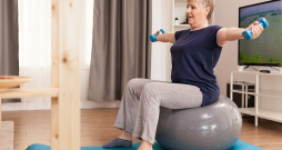 Pierādīts, ka fiziskās aktivitātes spēj mazināt menopauzes simptomus. Pierādīts, ka fiziskās aktivitātes spēj mazināt menopauzes simptomus.