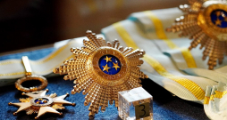 Valsts prezidenta kancelejas apkopotā statistika liecina, ka no 1994. līdz 2025. gada jūnijam Latvijā kopā piešķirti 5764 valsts augstākie apbalvojumi – Triju Zvaigžņu ordeņi, Viestura ordeņi, Atzinības krusti un goda zīmes. Valsts prezidenta kancelejas apkopotā statistika liecina, ka no 1994. līdz 2025. gada jūnijam Latvijā kopā piešķirti 5764 valsts augstākie apbalvojumi – Triju Zvaigžņu ordeņi, Viestura ordeņi, Atzinības krusti un goda zīmes.