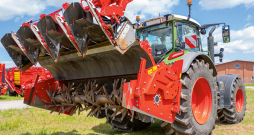 'Grimme Go Clean' darbībā. 'Grimme Go Clean' darbībā.