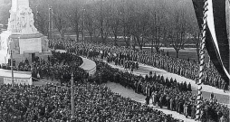 Brīvības pieminekļa atklāšana 1935. gada 18. novembrī.
