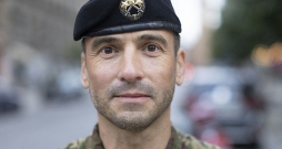 Eiropas Parlamenta deputāts Mārtiņš Staķis ir zemessargs un arī regulāri piedalās militārajās mācībās.