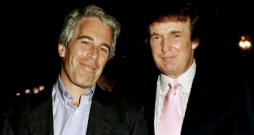 Džefrijs Epstīns (no kreisās) un Donalds Tramps 1997. gadā uzņemtā fotogrāfijā. Tramps teicis, ka viņa draudzība ar Epstīnu beigusies pirms vairāk nekā 20 gadiem. Džefrijs Epstīns (no kreisās) un Donalds Tramps 1997. gadā uzņemtā fotogrāfijā. Tramps teicis, ka viņa draudzība ar Epstīnu beigusies pirms vairāk nekā 20 gadiem.