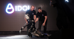 Maskavā prezentēts pirmais Krievijā izstrādātais humanoīdais robots "AIdol".