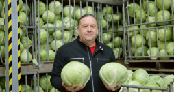 SIA "Garīši" saimnieks Jānis Čaročinskis 30 gadu laikā kopā ar ģimeni un saimniecības vadības komandu Vārmē izveidojis vienu no valstī lielākajiem dārzeņu audzēšanas un pārstrādes uzņēmumiem.