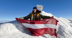 Ararata virsotnē. Ararata virsotnē.