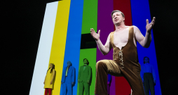 Egons Dombrovskis par Hovarda Bīla lomu Matīsa Kažas izrādē "Nacionālais kanāls" ir izvirzīts Gada aktiera titulam, bet iestudējums ir nominēts kā Gada lielās formas izrāde. Agnese Budovska par Diānas Kristensenas lomu šajā izrādē ir nosaukta kā Gada aktrise otrā plāna lomā, Reinis Dzudzilo – kā Gada scenogrāfs un Krista Vindberga (Dzudzilo) – kā Gada kostīmu māksliniece. Režisors Matīss Kaža par šo izrādi ir nominēts kā Gada režisors.