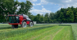 'Horsch proaktives Boom Control' sistēma darbībā. 