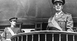 Fransisko Franko (priekšplānā) un Huans Karloss I 1969. gadā.